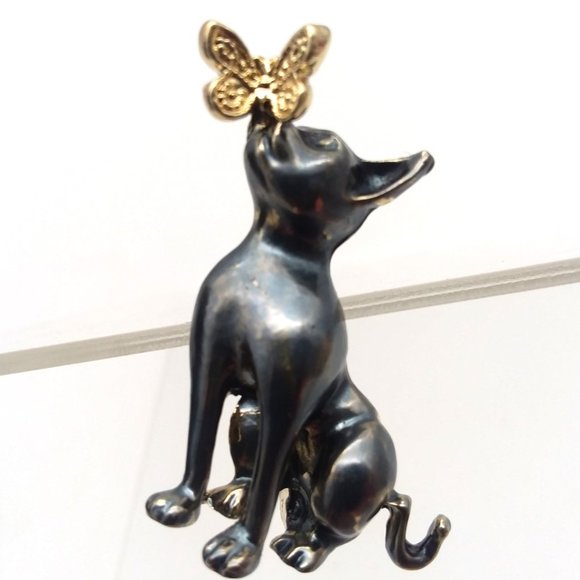 Brooch Cat w/ Butterfly Fun Cute Pin Stylish Dark Gray Gold Trendy Kitty Glam - Picture 1 of 2